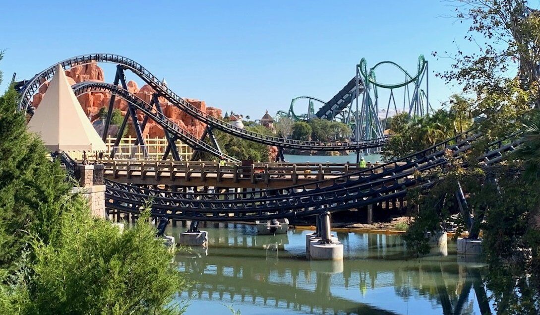 Much of the thrill ride can be seen from elsewhere in the theme park, including the bridge that connects Jurassic Park and Wizarding World of Harry Potter.